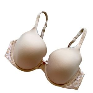 Victoria’s Secret Body by Victoria 34 D cream bra